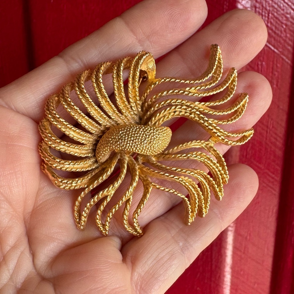 Vintage 1960s Cathe Gold Toned Plated Statement Brooch